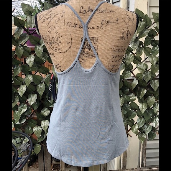 🆕🔥UNDER ARMOUR SUPER CUTE&SOO SOFT HEAT GEAR TOP CRISS CROSS BACK NWT 👀PICS!! - Picture 2 of 7